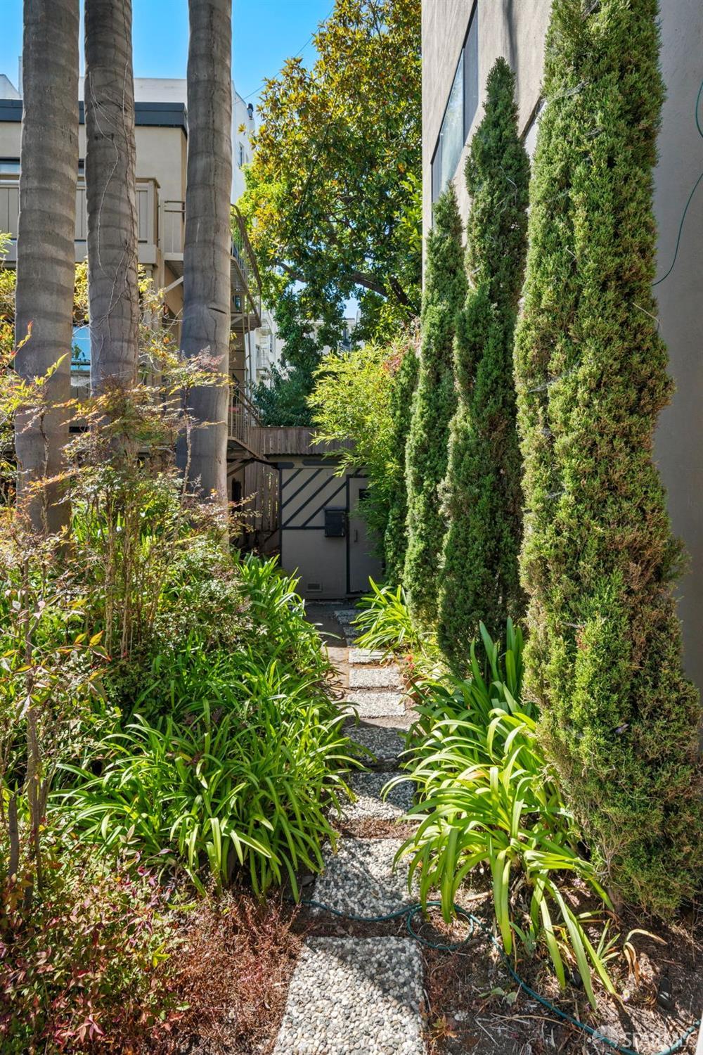 1817 California Street # 2C