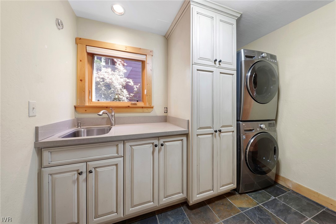 627 Woodridge Circle