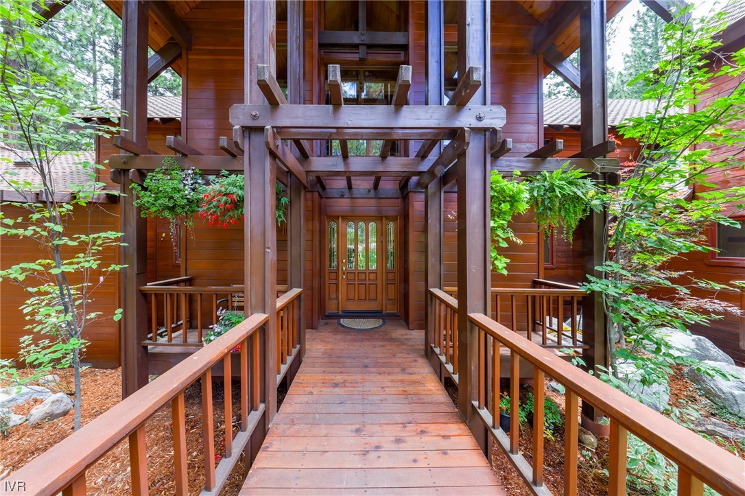 627 Woodridge Circle
