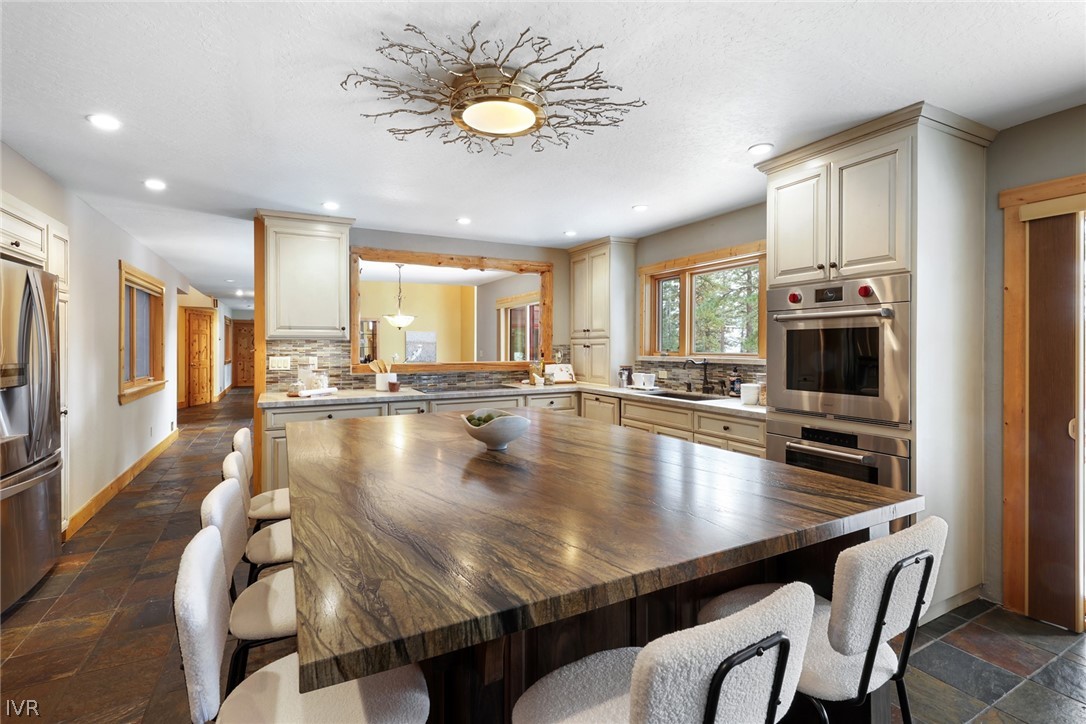 627 Woodridge Circle