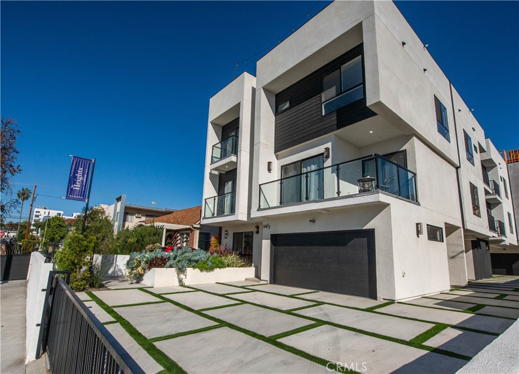 540 1/2 N Serrano