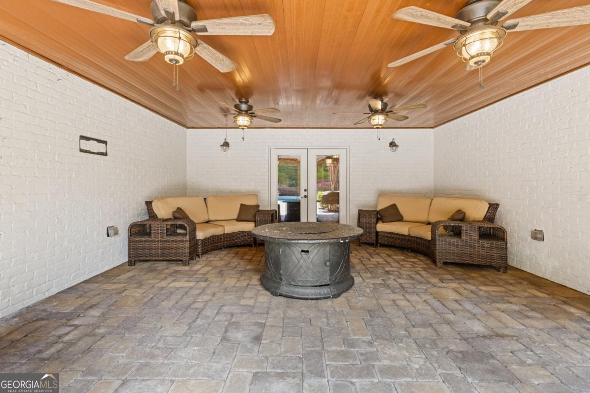110 Hawks Bend