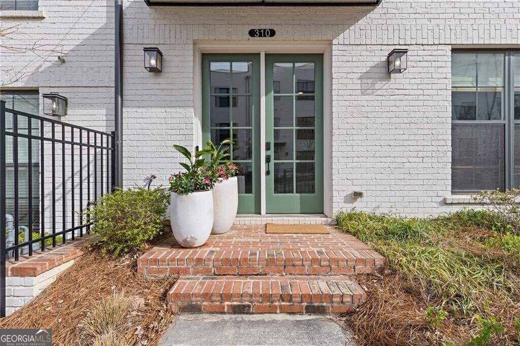 310 Burgess Walk