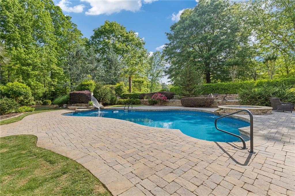110 Hawks Bend