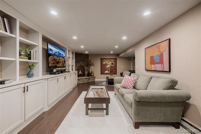 3 E Belleview Court
