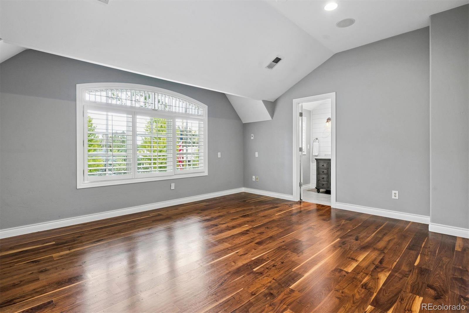 5 Viking Drive