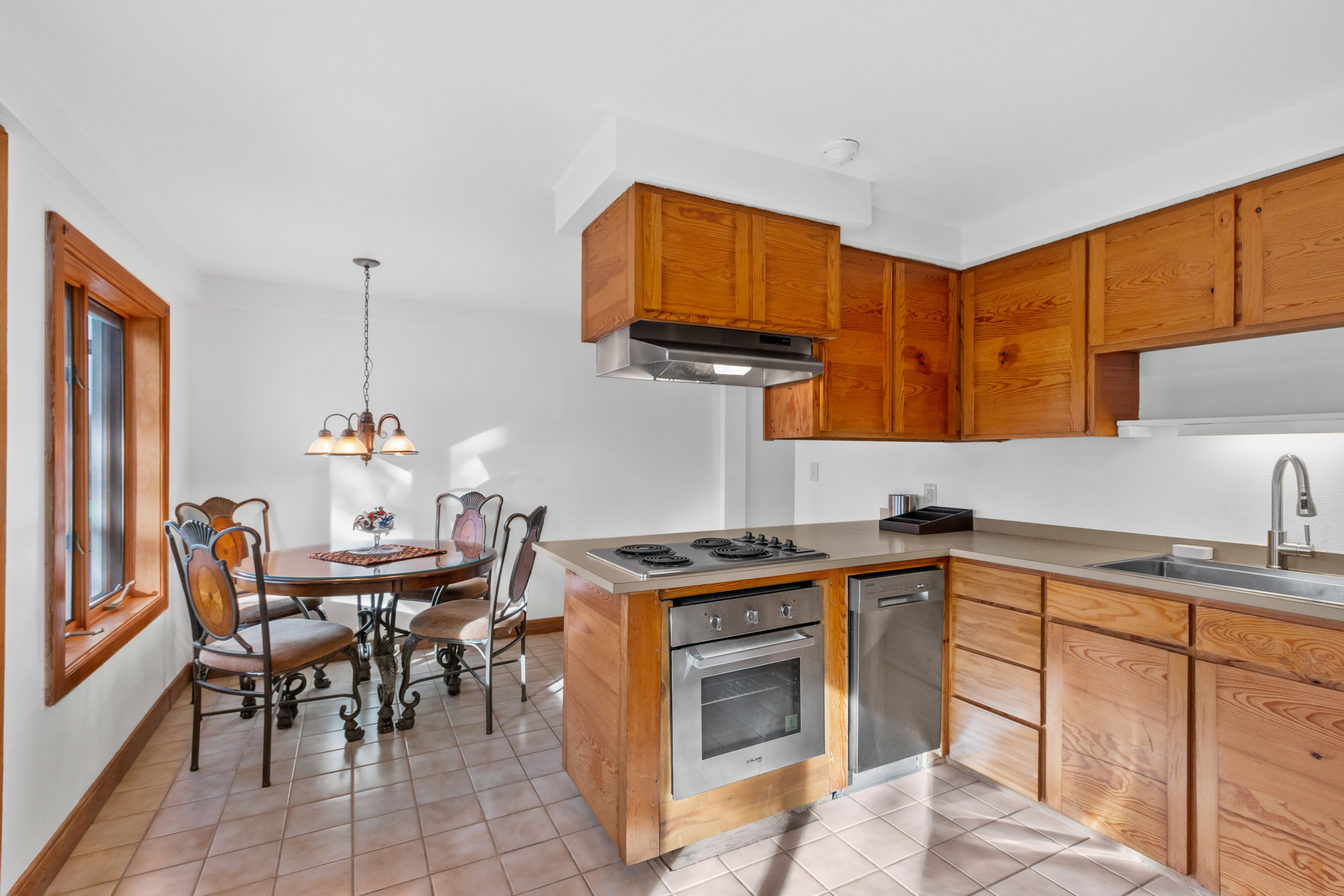 1404 Stoney Brook Rd W 