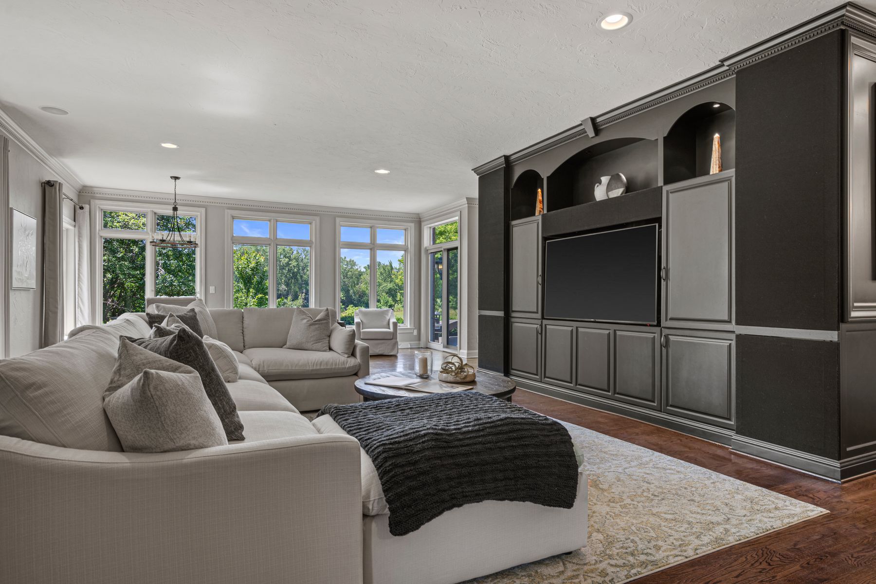 10435 N. Riverlake Dr. 
