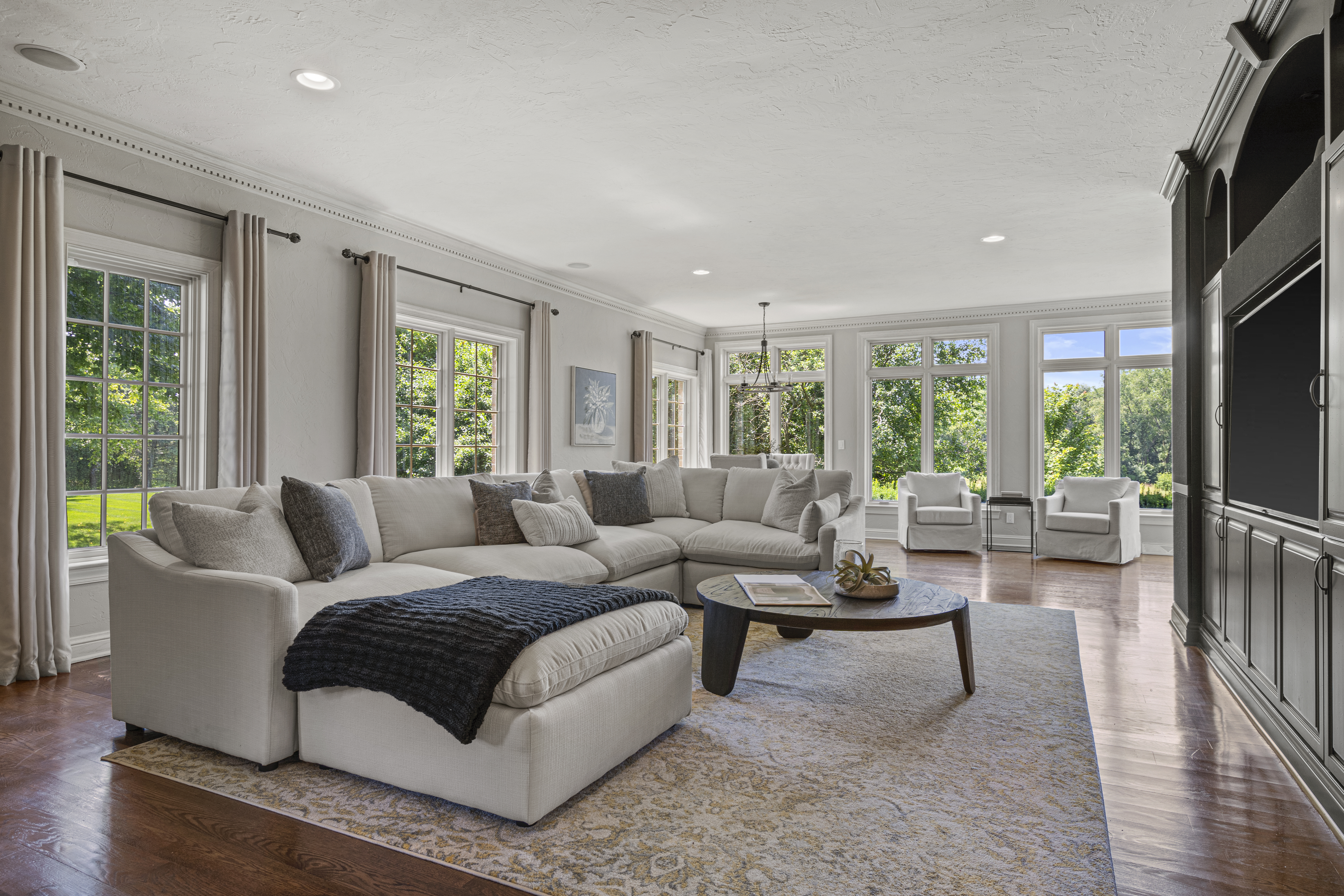 10435 N. Riverlake Dr. 