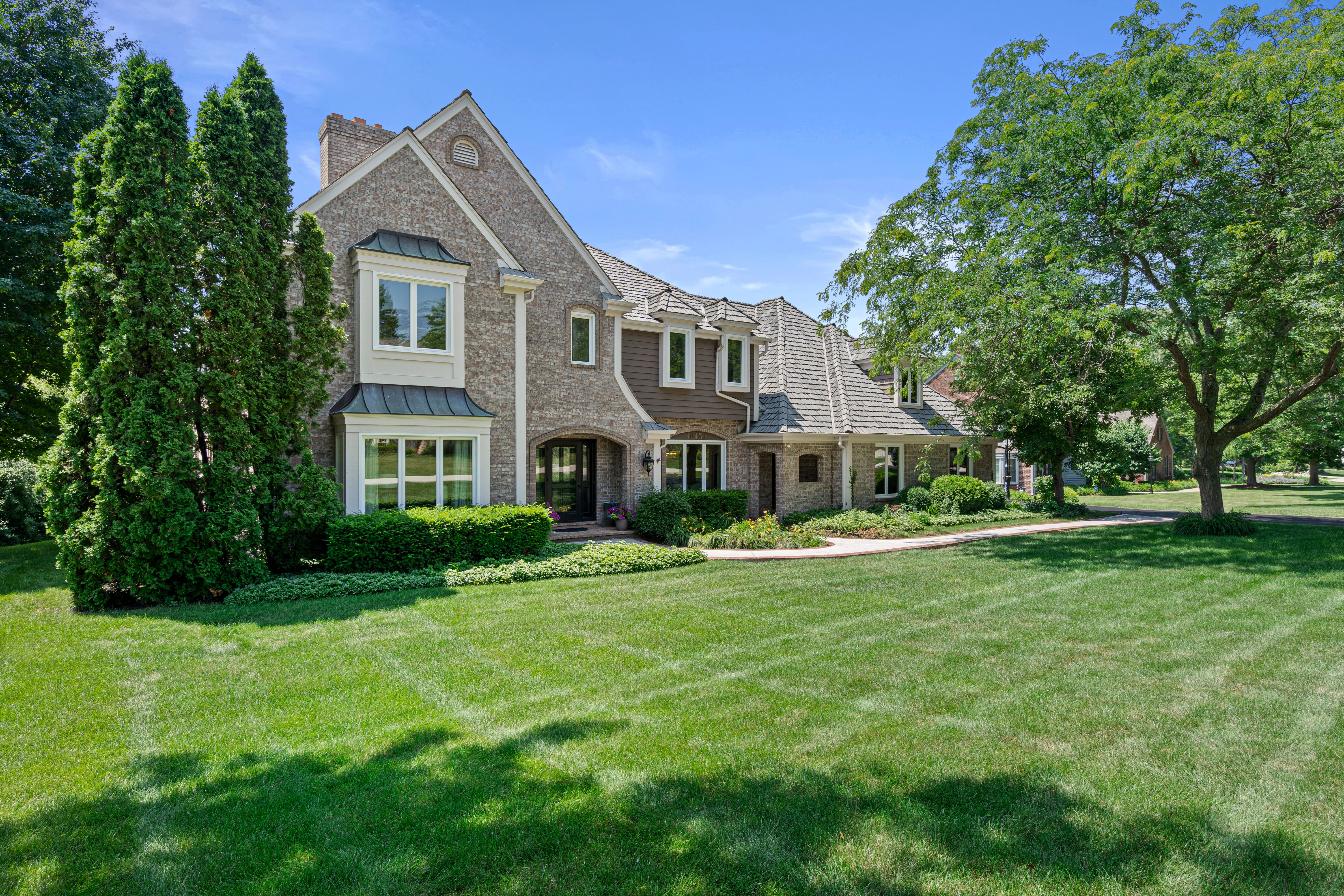 10435 N. Riverlake Dr. 