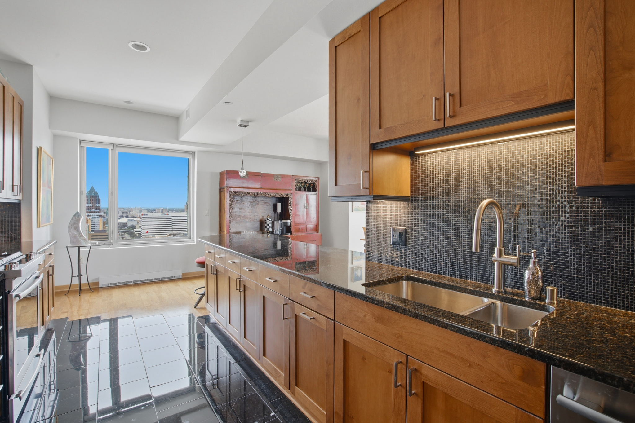 923 E. Kilbourn Ave. Unit 1703