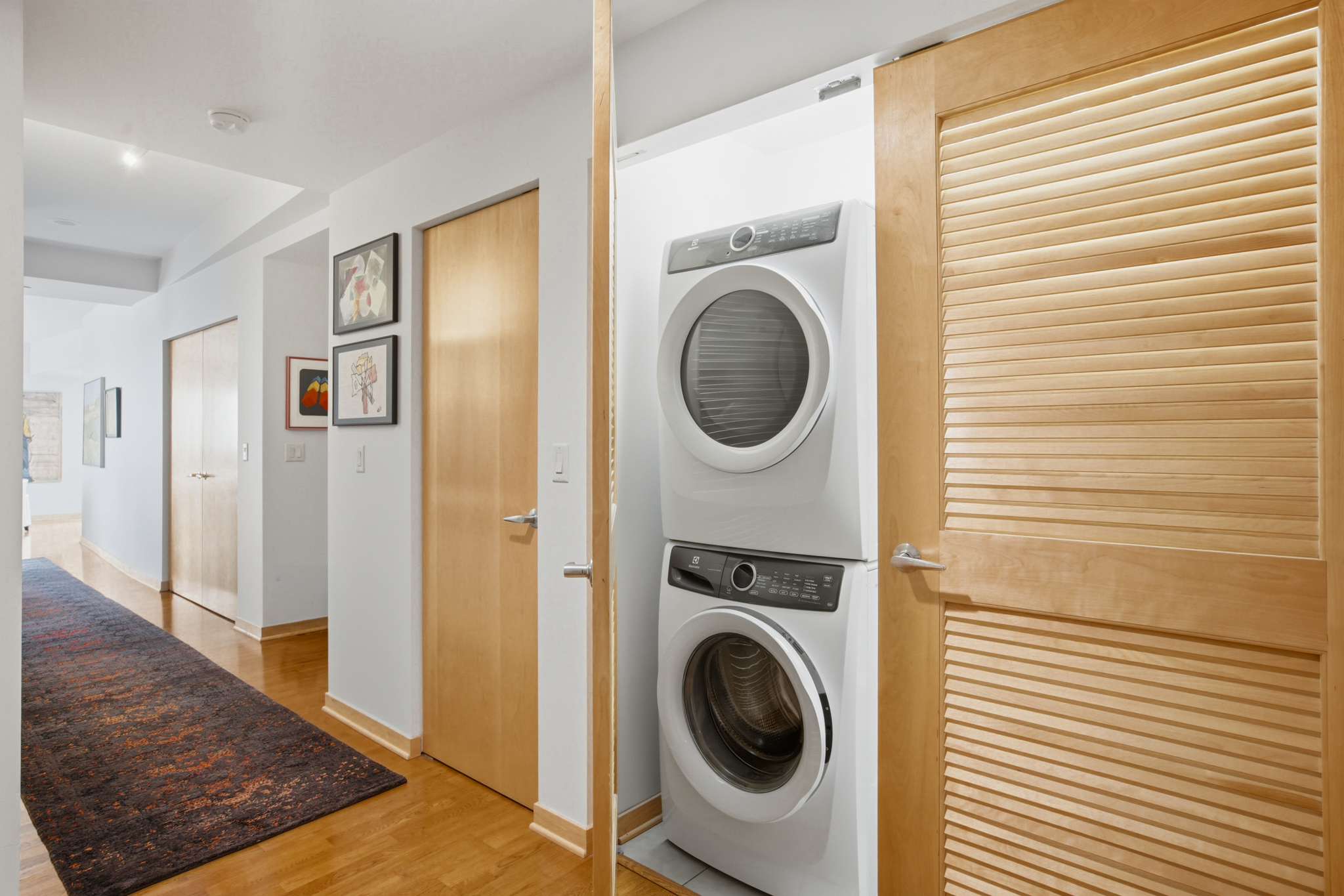 923 E. Kilbourn Ave. Unit 1703