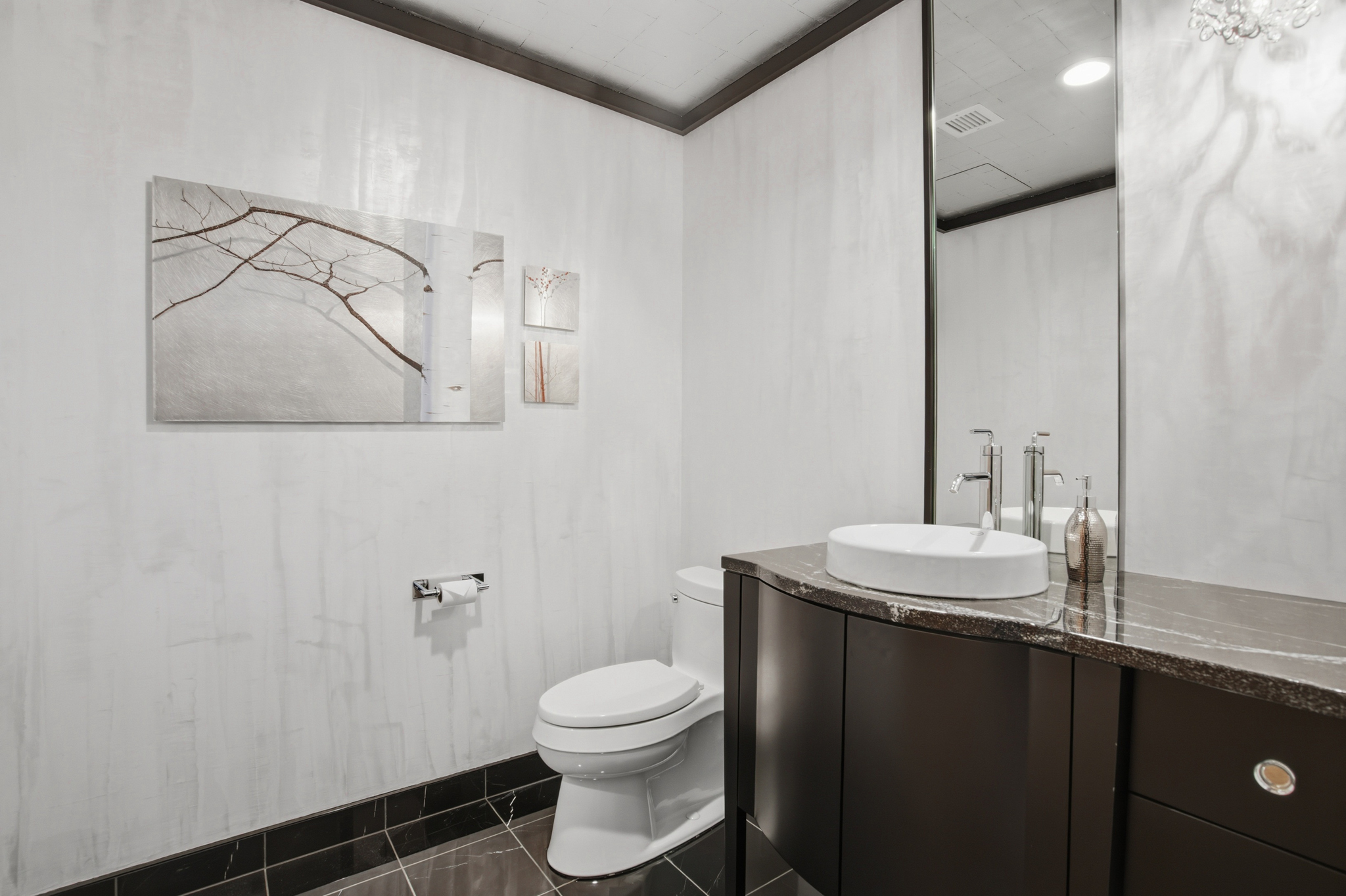 923 E. Kilbourn Ave. Unit 1703
