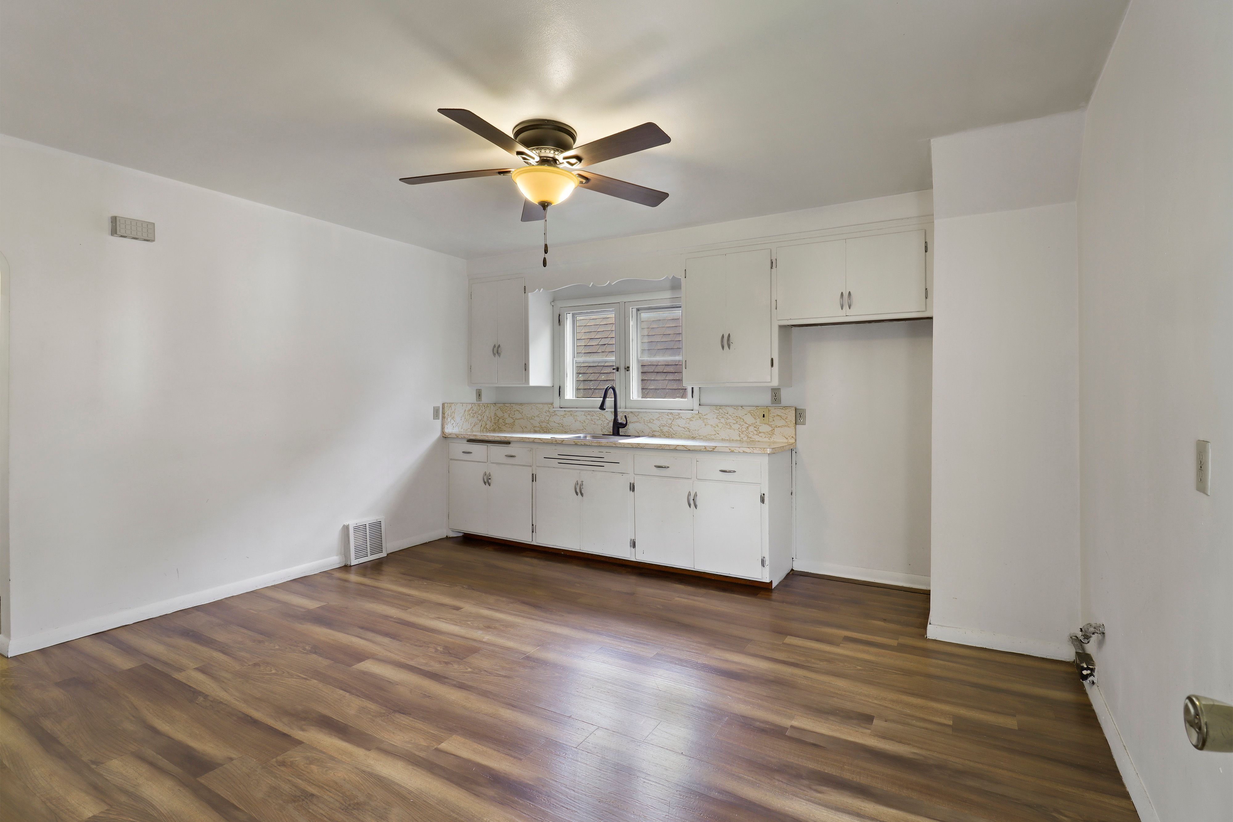 3672 E. Hammond Ave. 