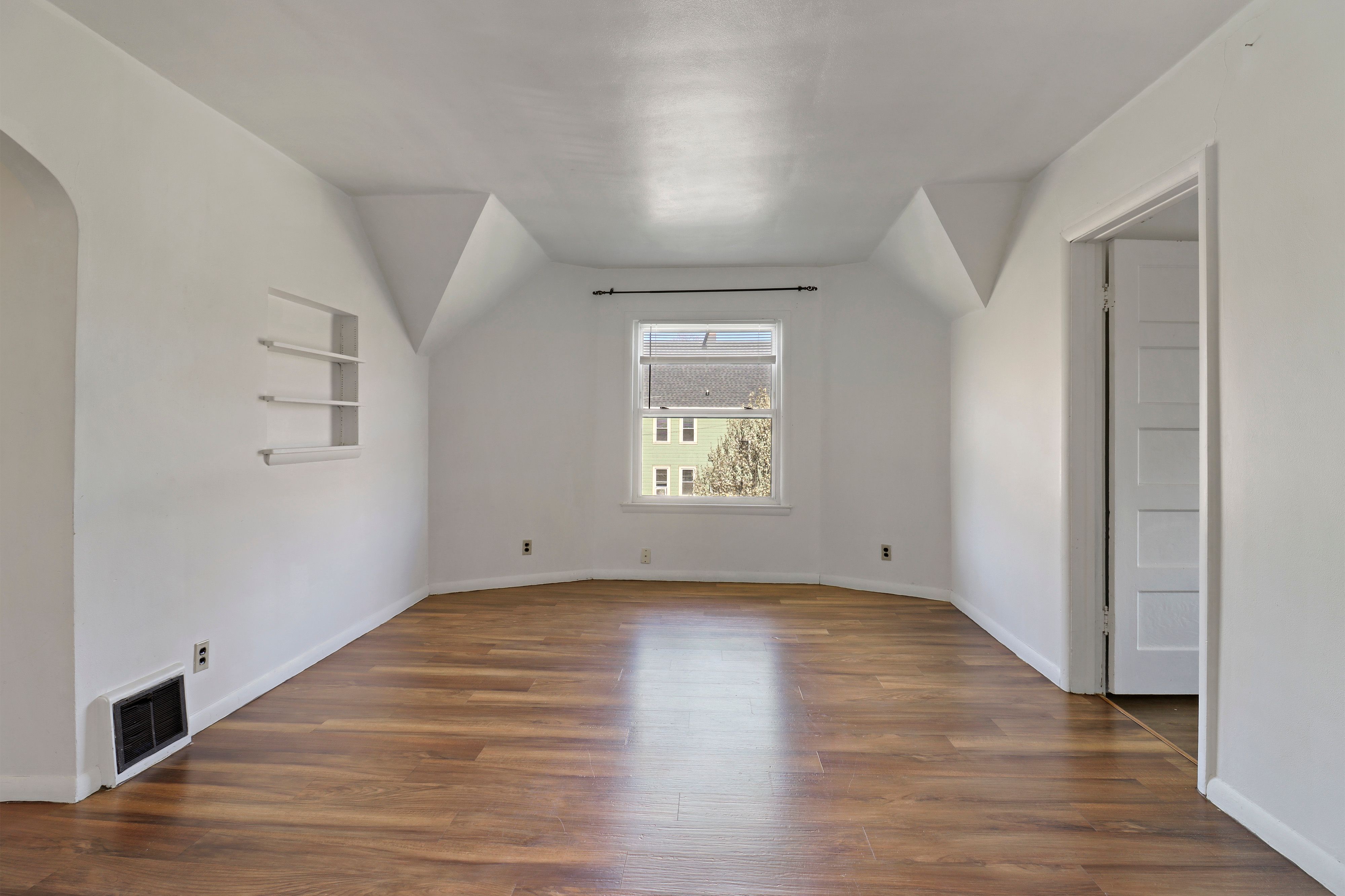 3672 E. Hammond Ave. 
