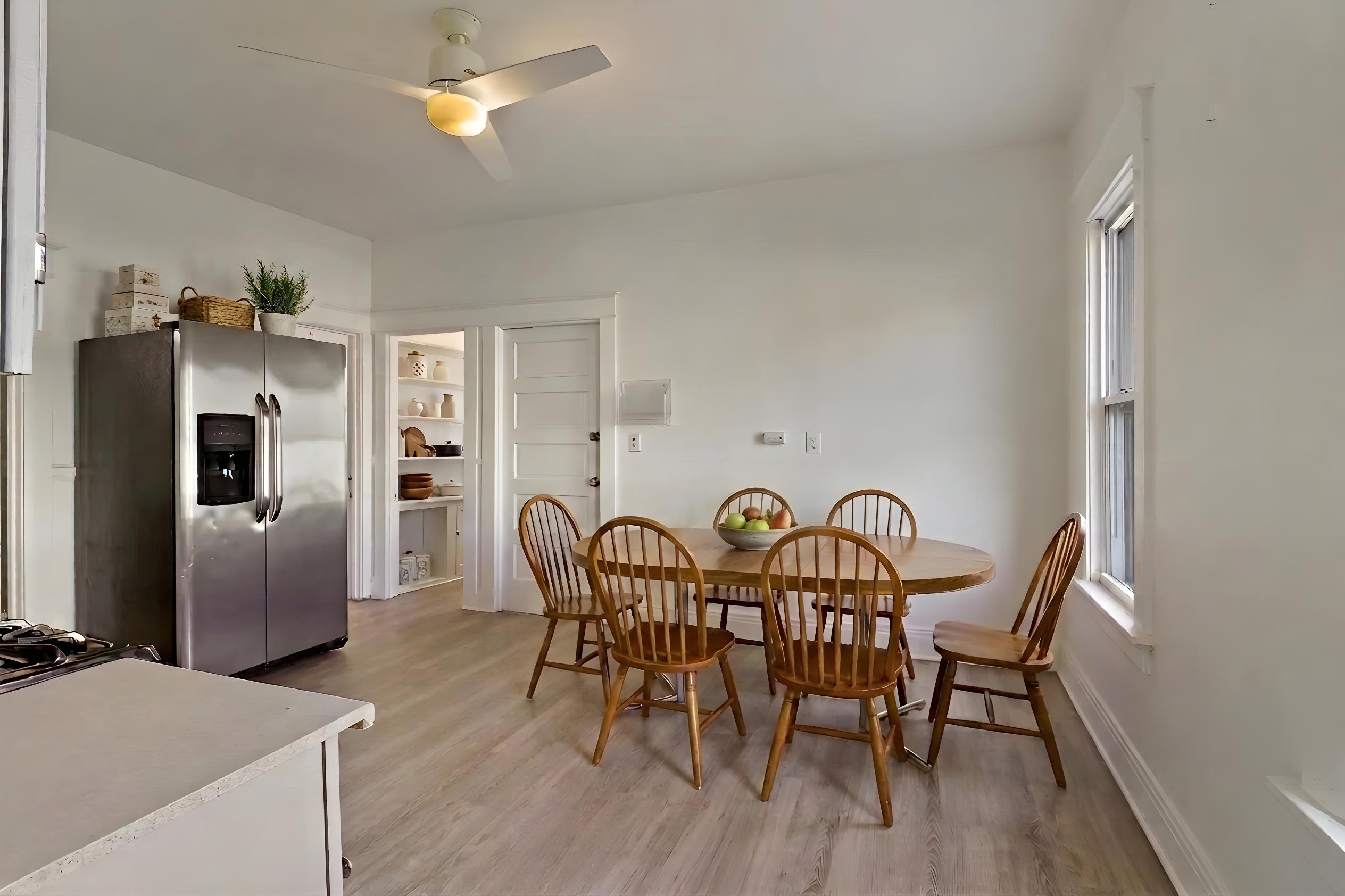 3672 E. Hammond Ave. 