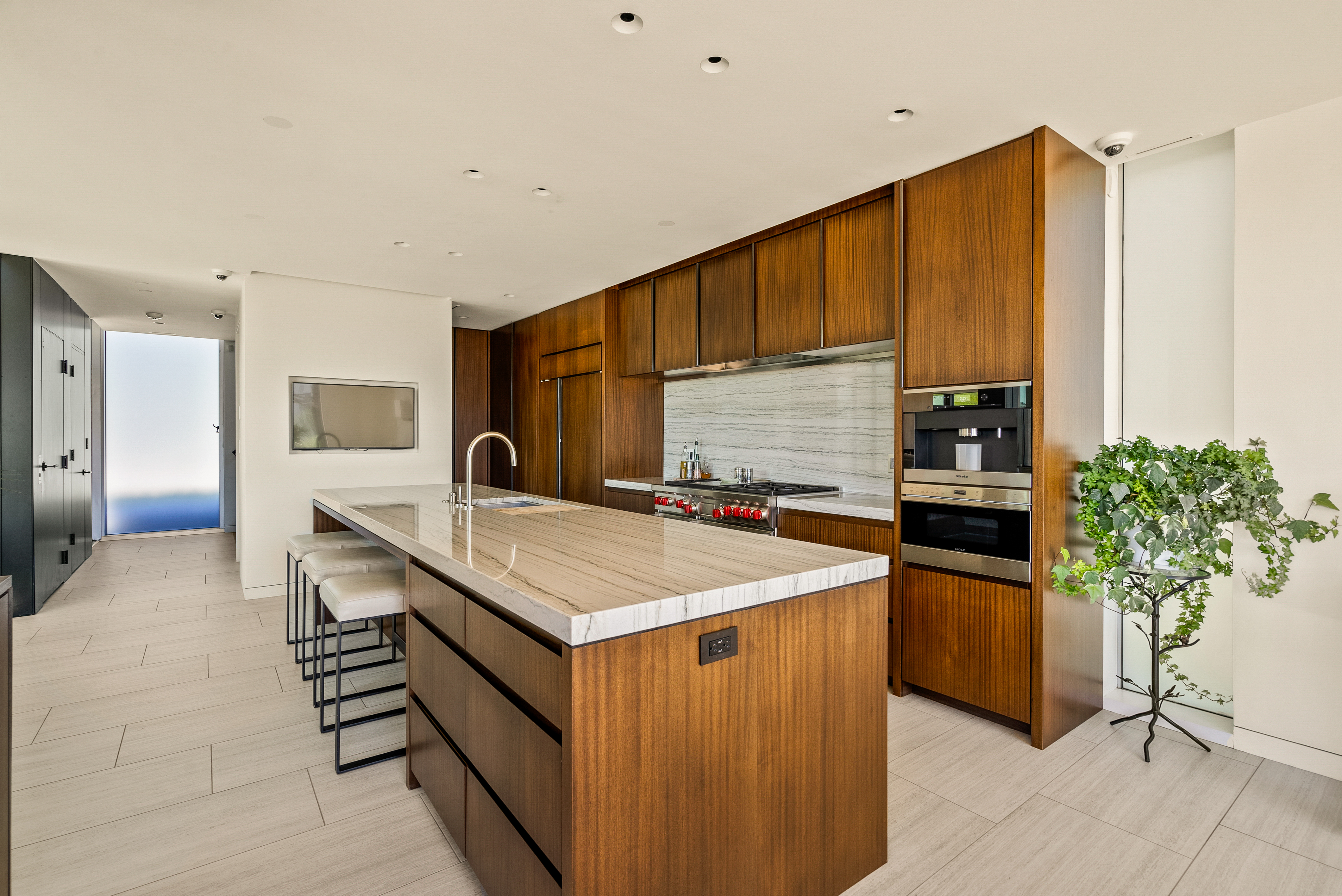 801 E. Reservoir Ave. 