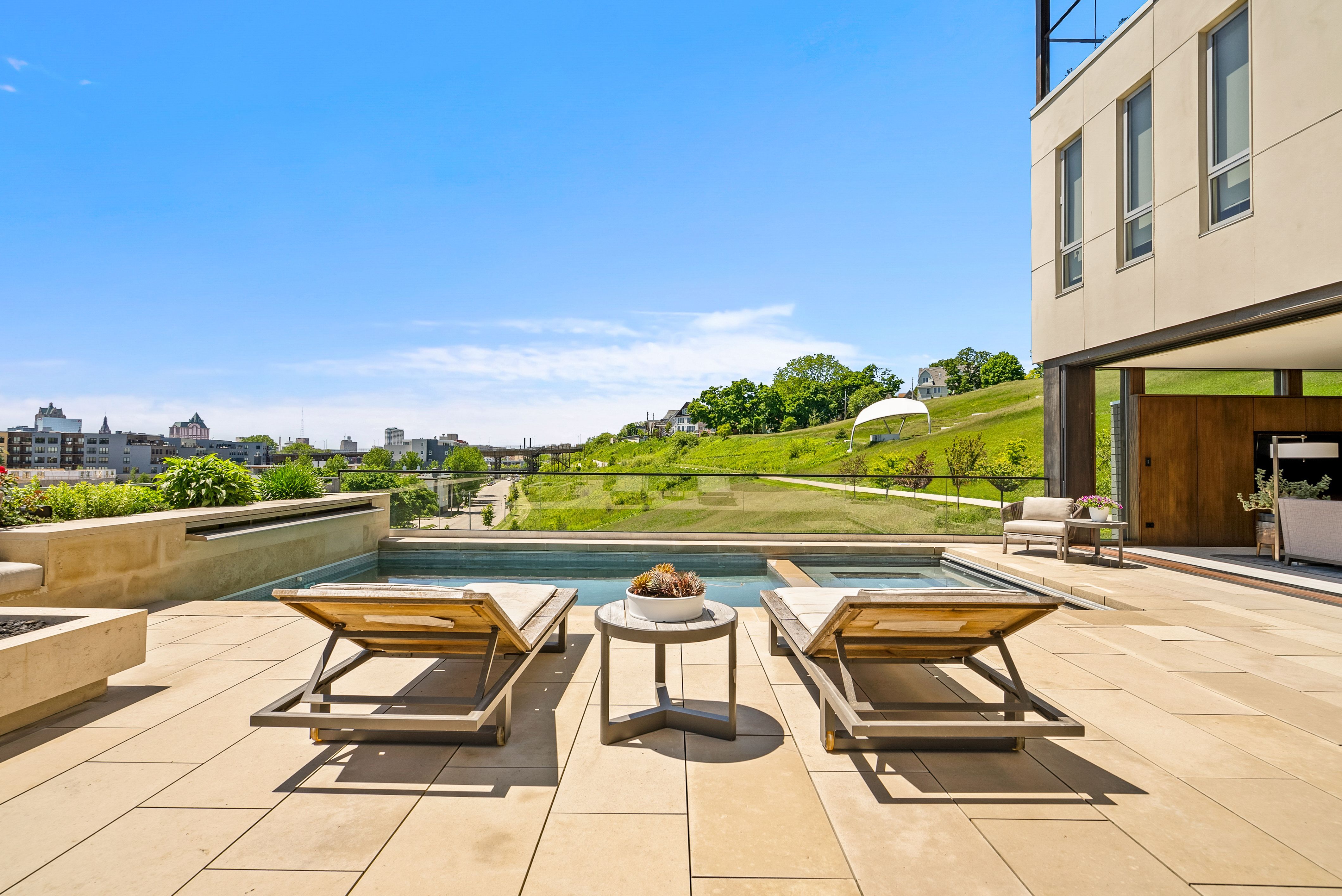 801 E. Reservoir Ave. 