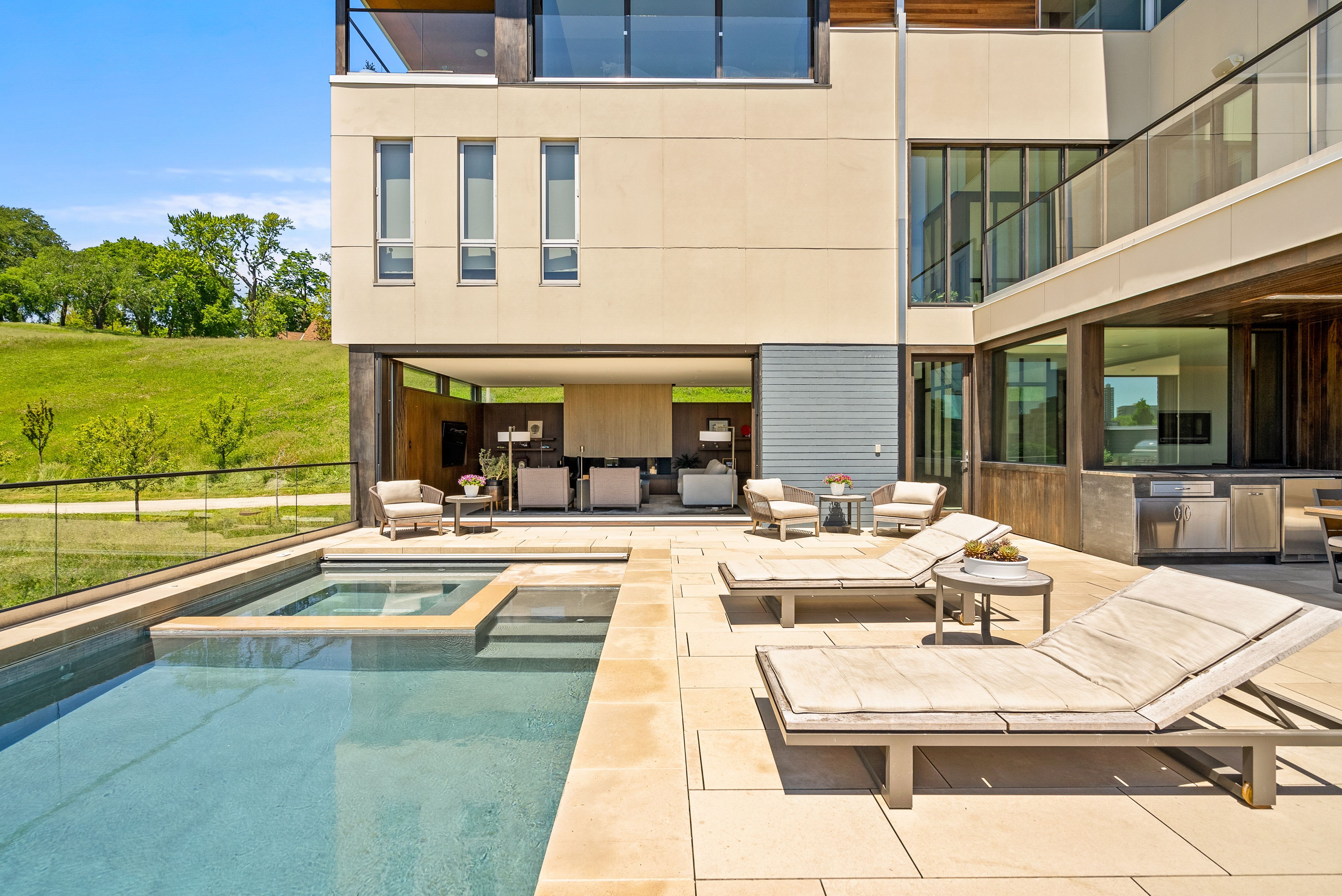 801 E. Reservoir Ave. 