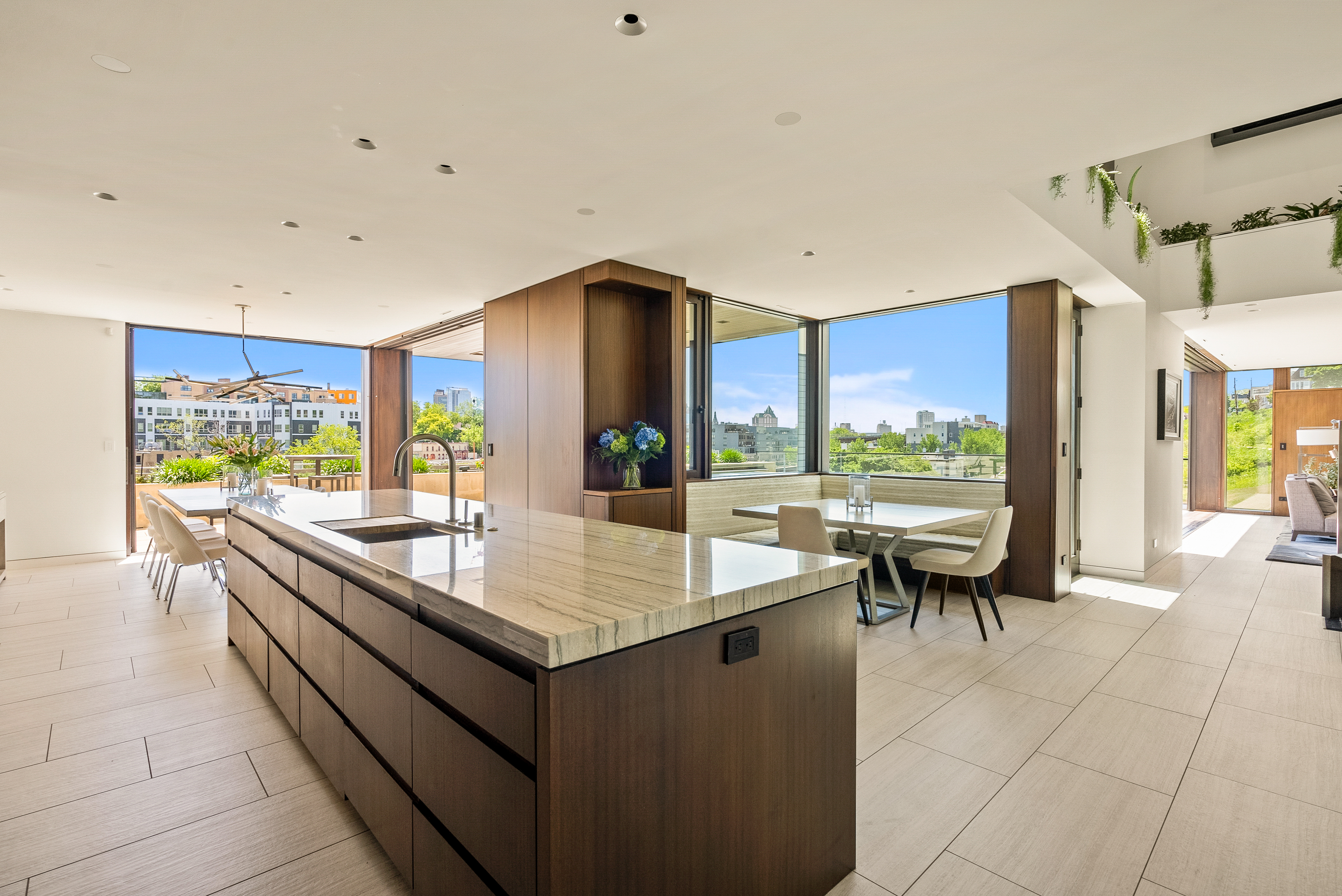801 E. Reservoir Ave. 