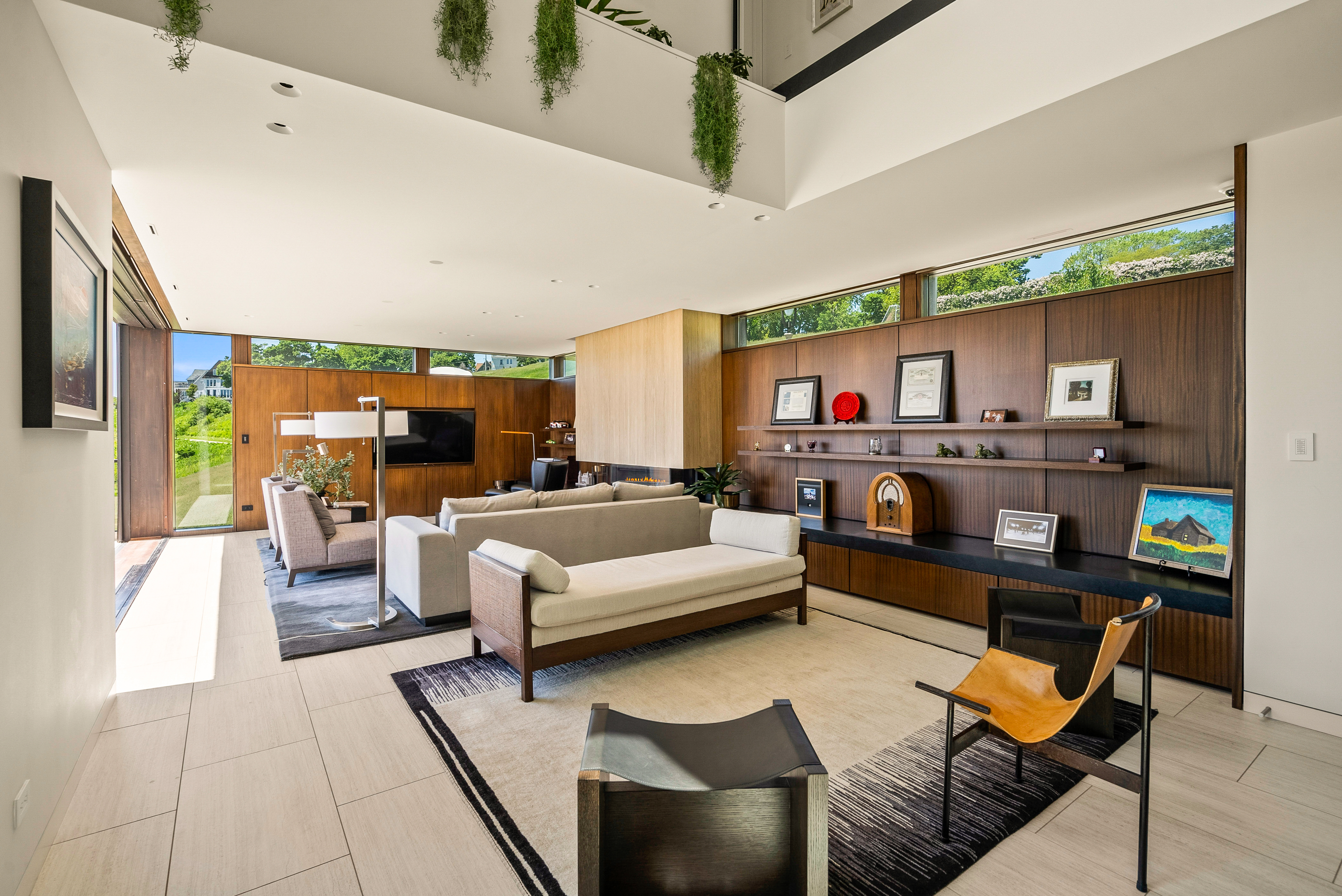 801 E. Reservoir Ave. 