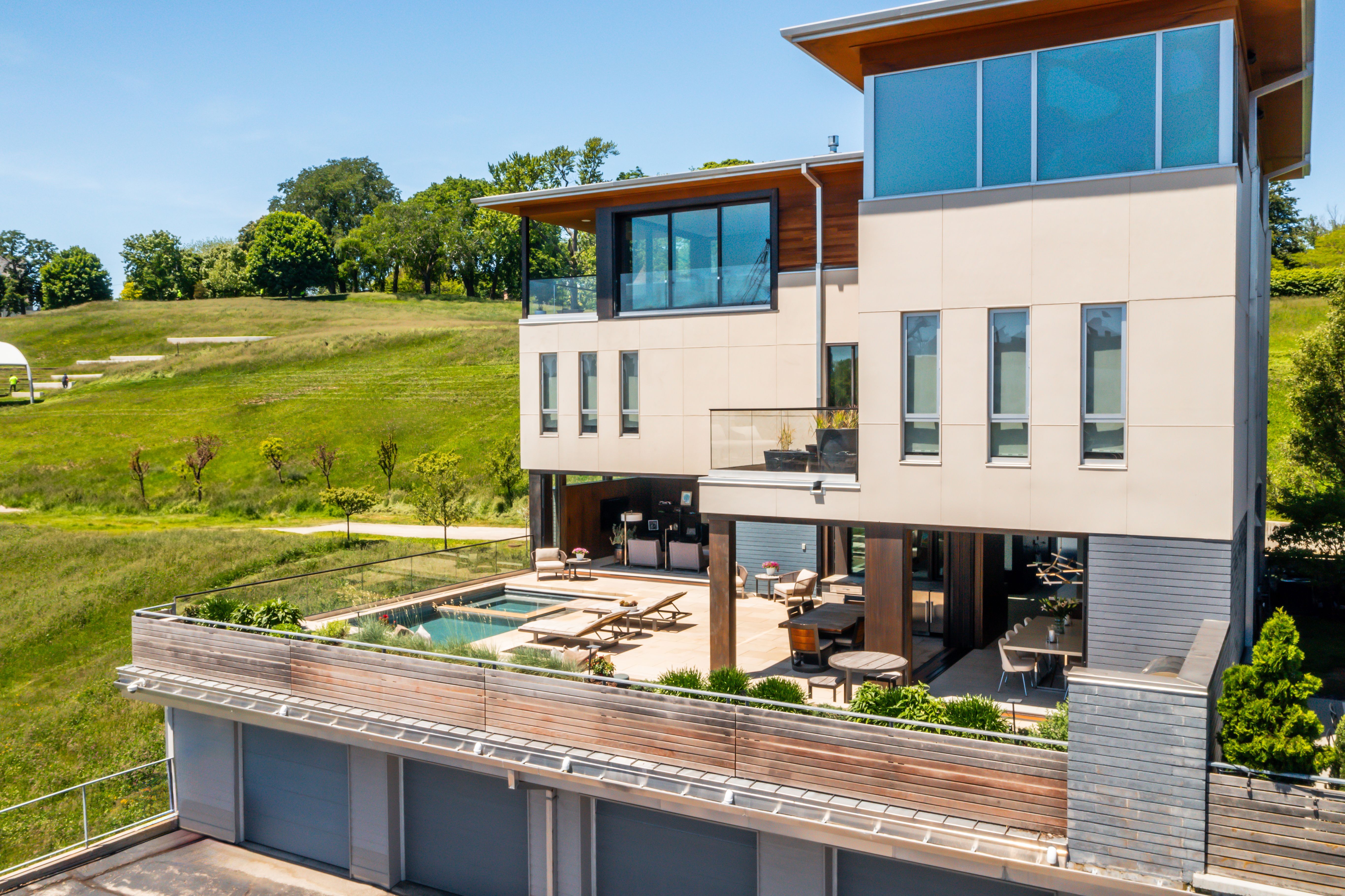 801 E. Reservoir Ave. 