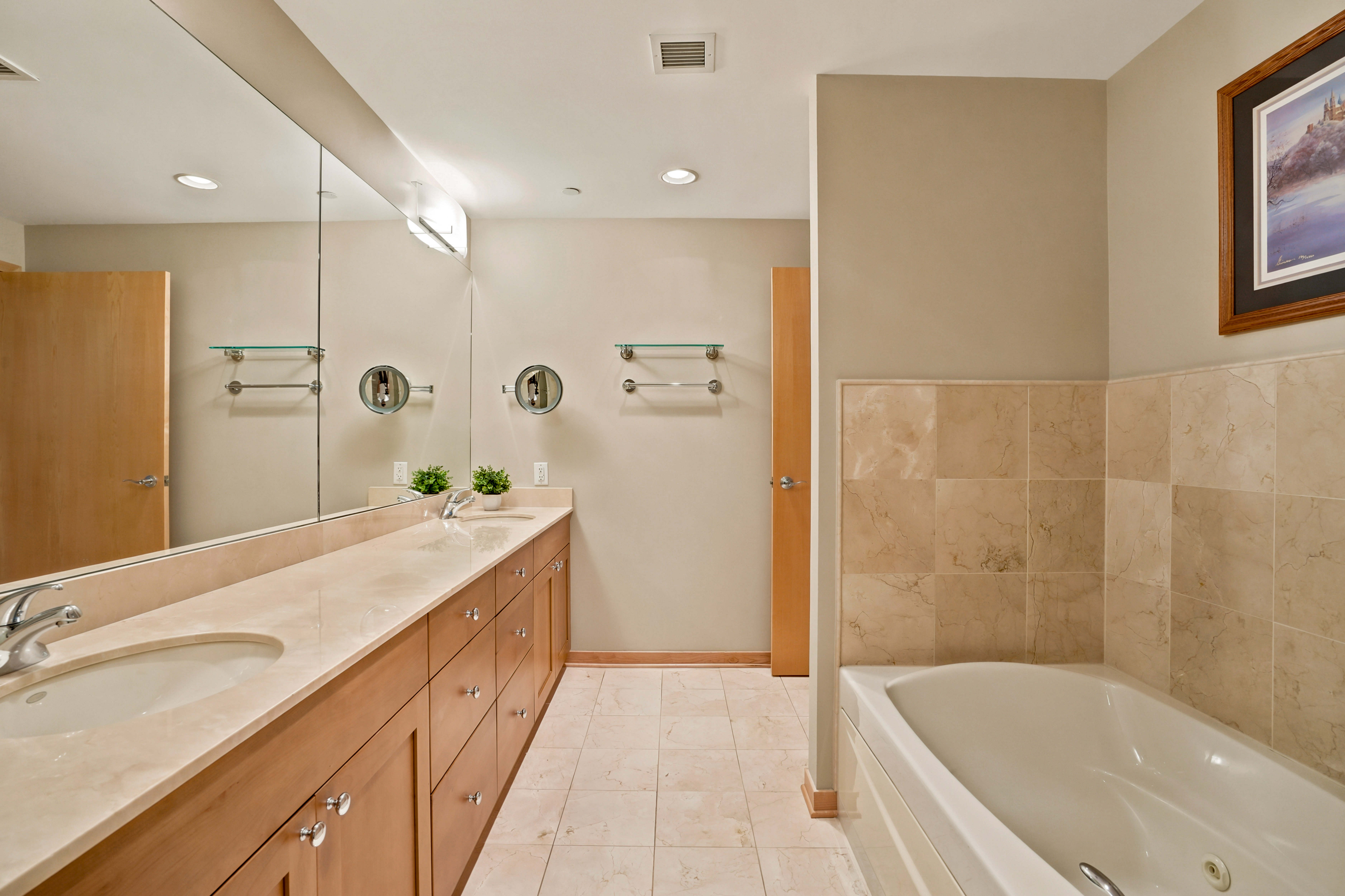 923 E. Kilbourn Avenue Unit 1502