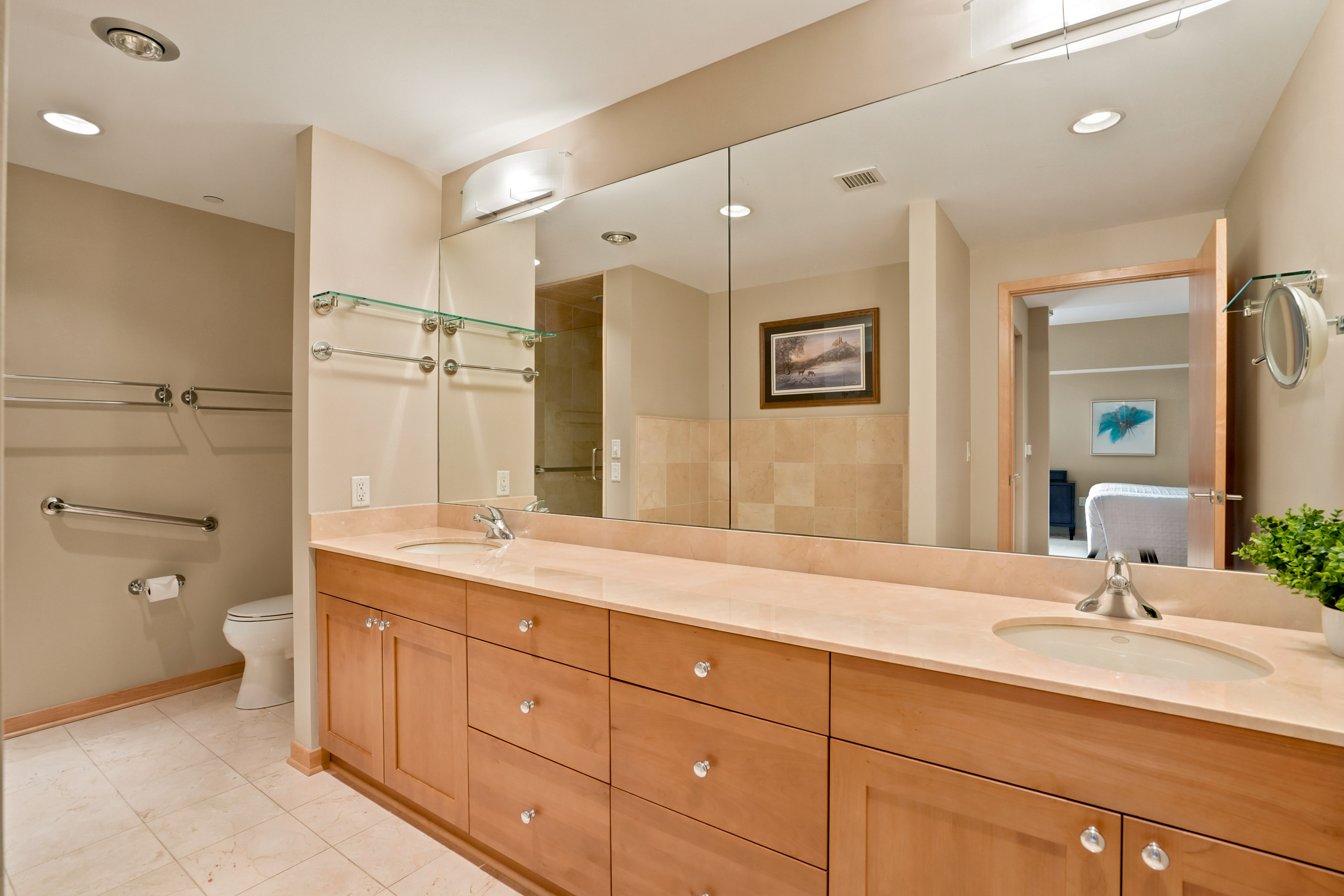 923 E. Kilbourn Avenue Unit 1502