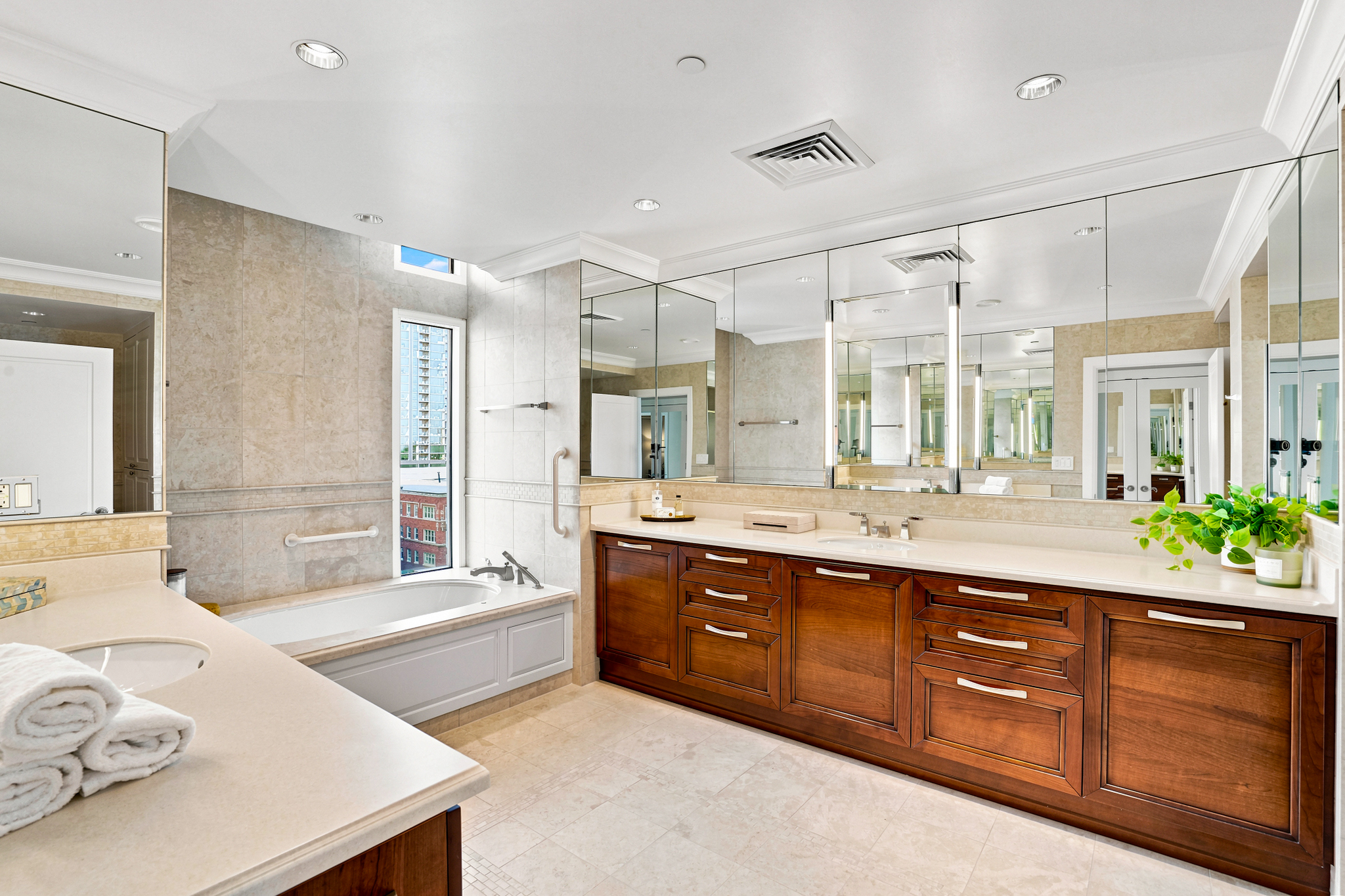 825 N. Prospect Ave. Unit 902