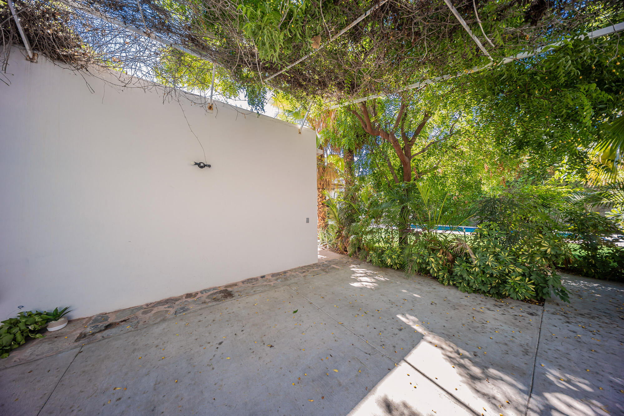 Aquiles Serdan esq Iglesias, Jardin Escondido