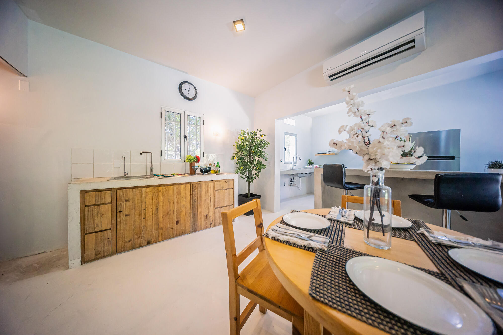 Aquiles Serdan esq Iglesias, Jardin Escondido