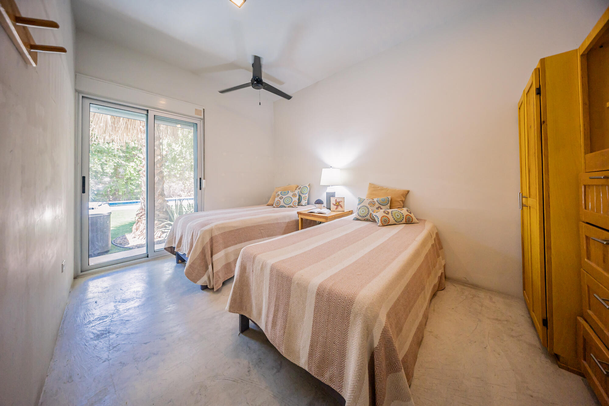 Aquiles Serdan esq Iglesias, Jardin Escondido