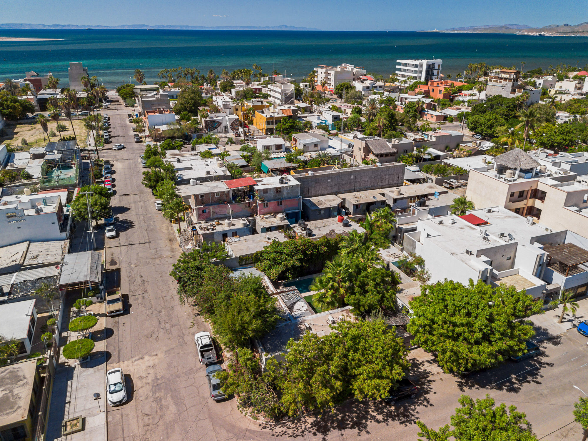 Aquiles Serdan esq Iglesias, Jardin Escondido