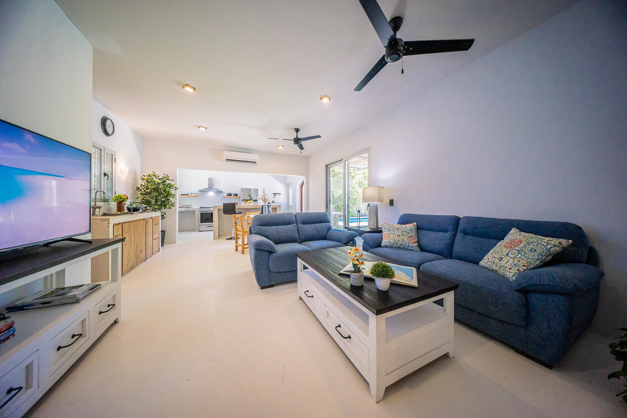 Aquiles Serdan esq Iglesias, Jardin Escondido