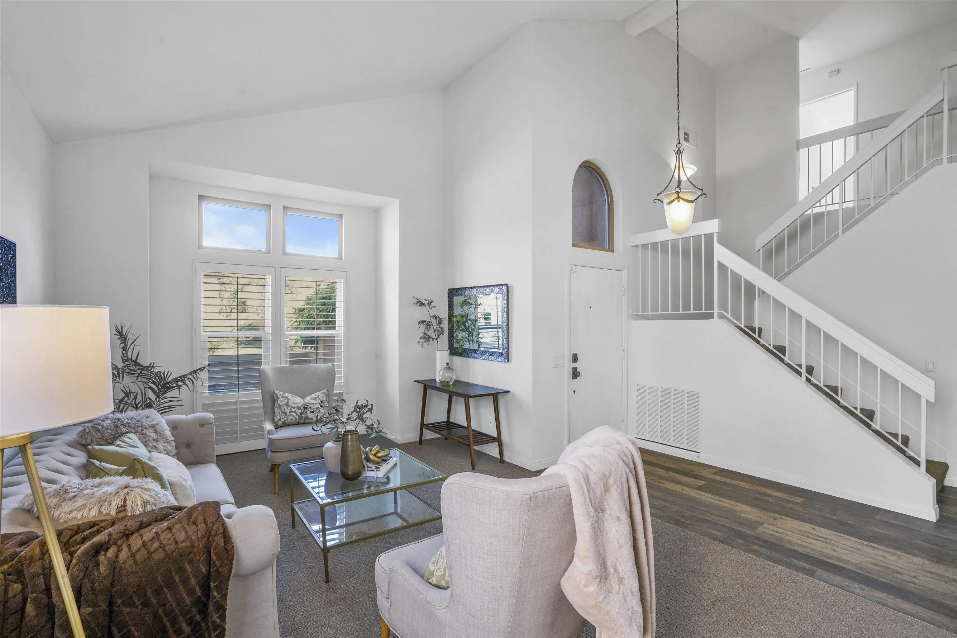1848 Avenida Flores