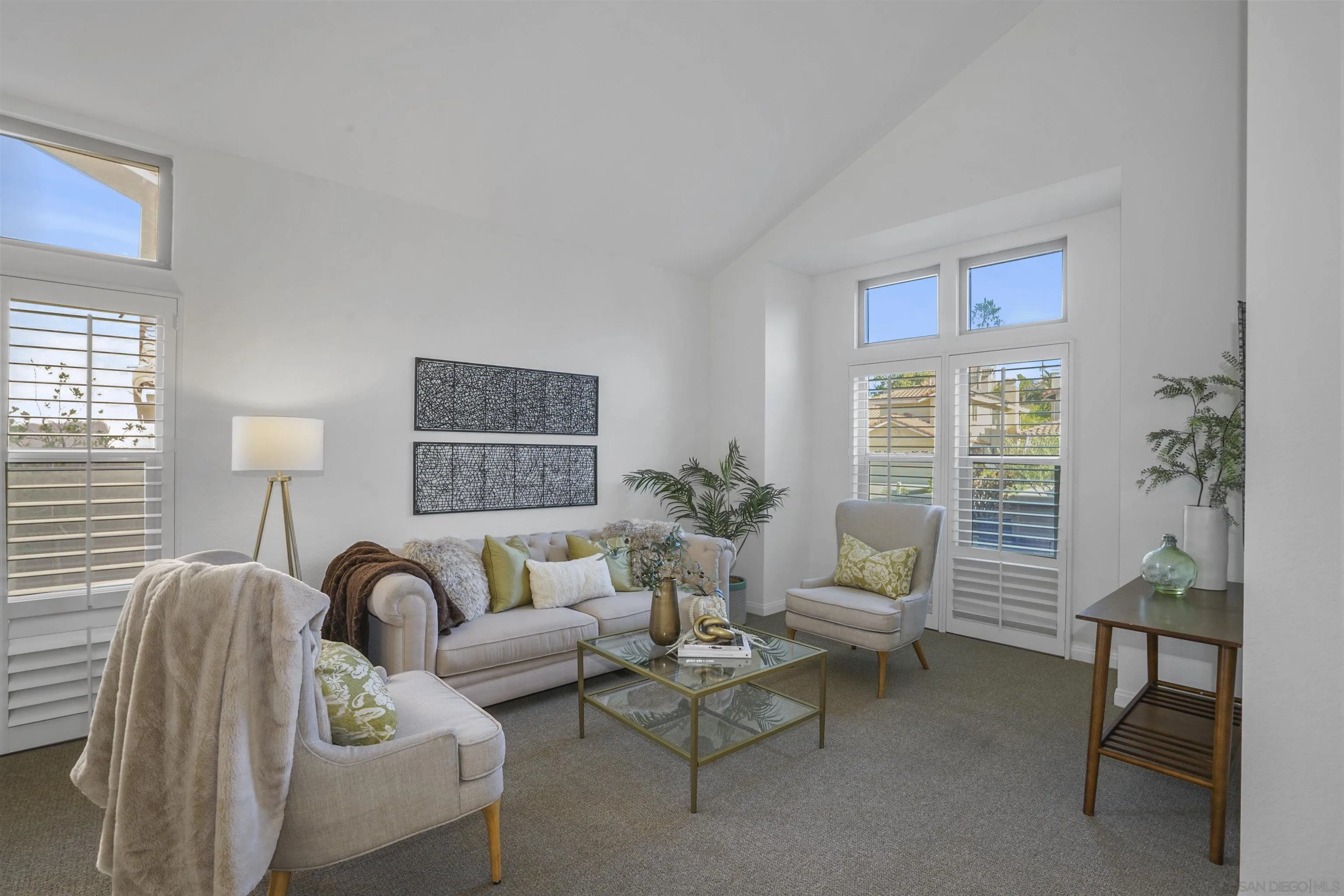 1848 Avenida Flores