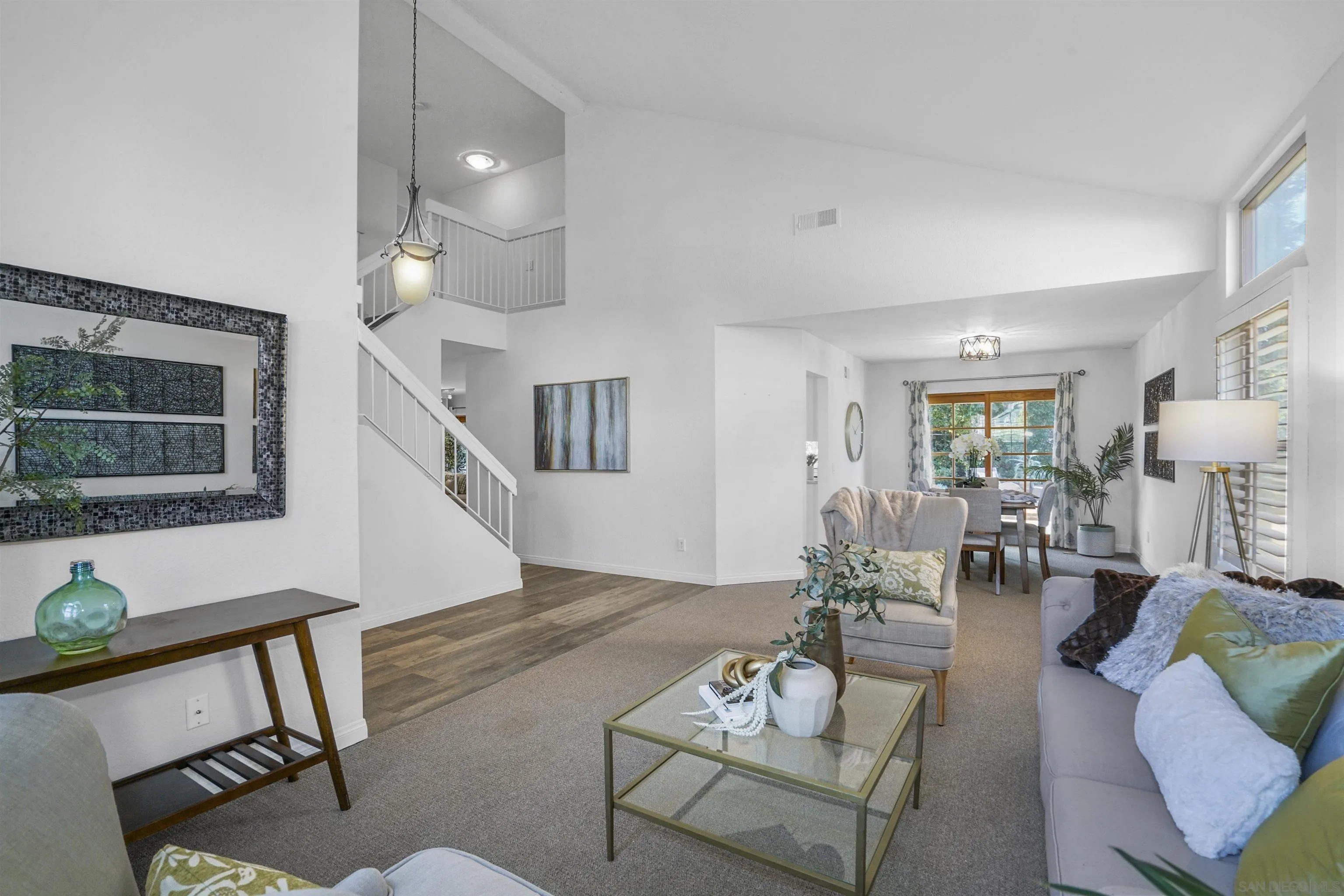 1848 Avenida Flores