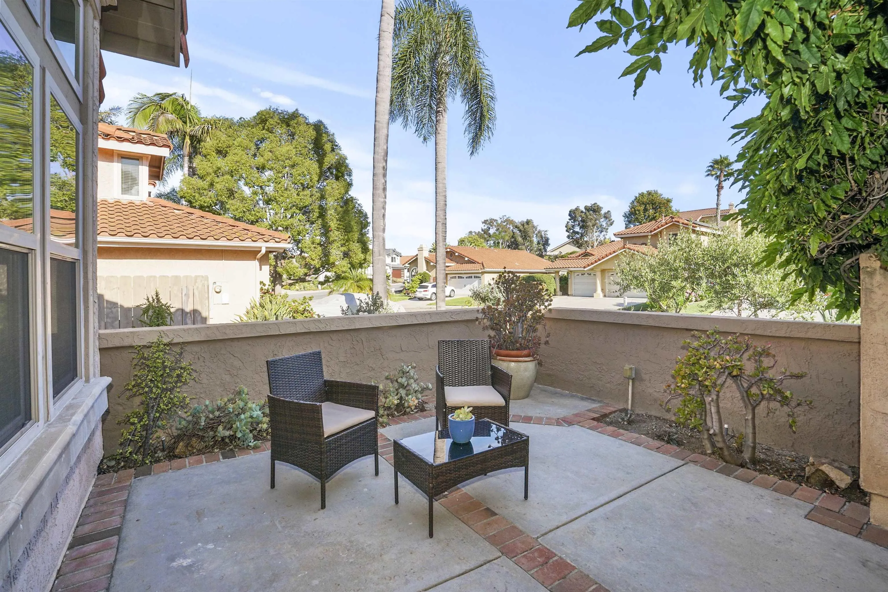 1848 Avenida Flores