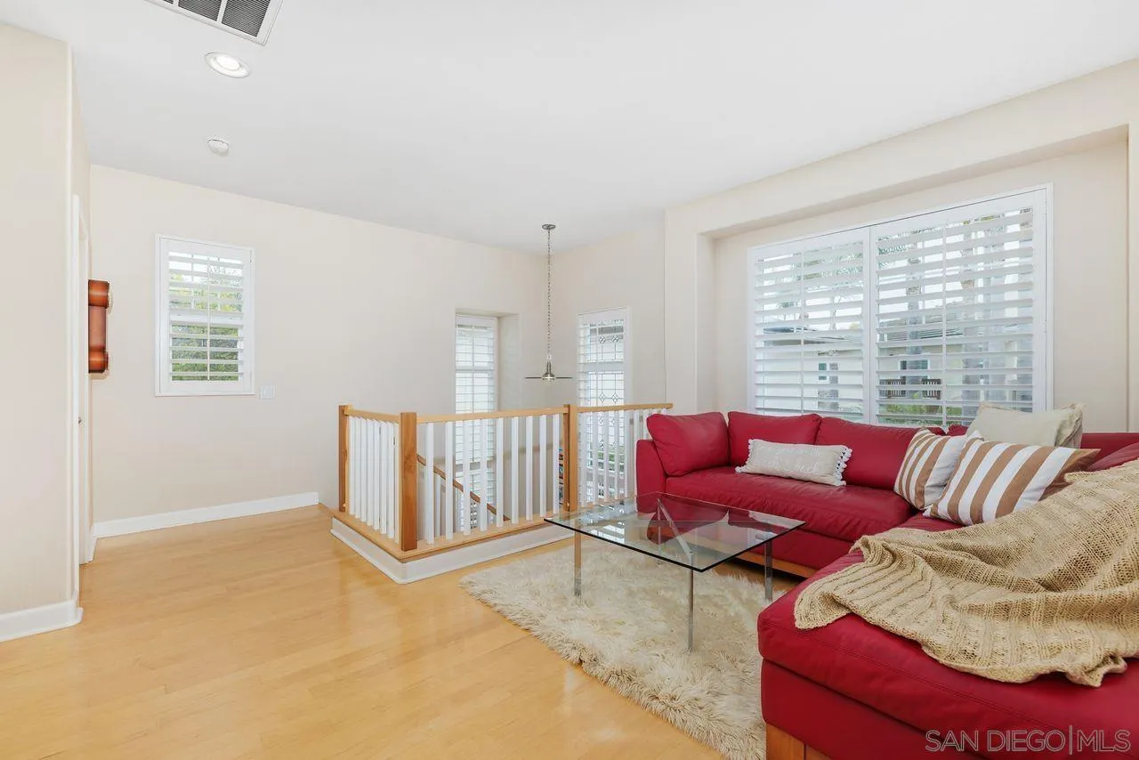 7390 Seafarer Pl