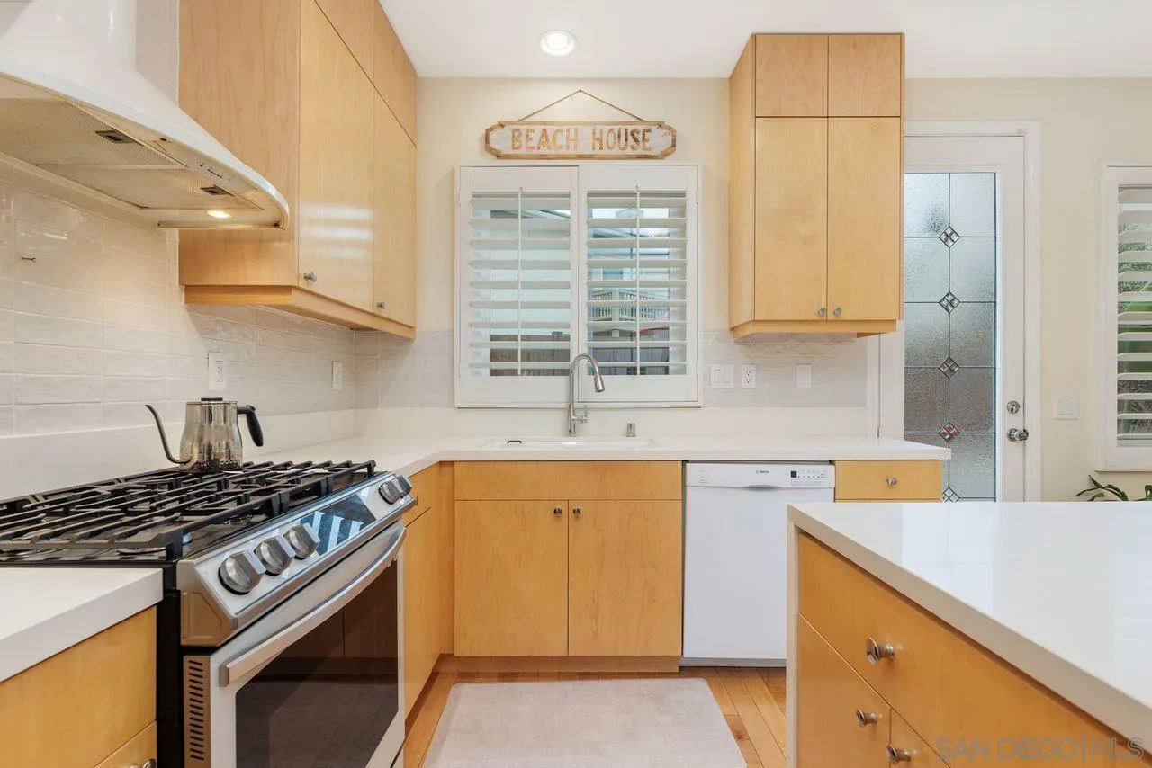 7390 Seafarer Pl