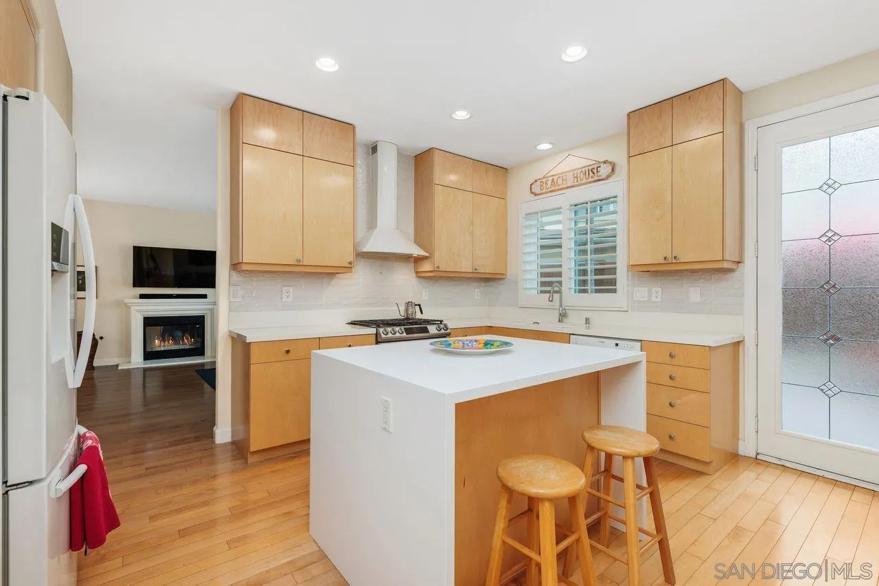 7390 Seafarer Pl