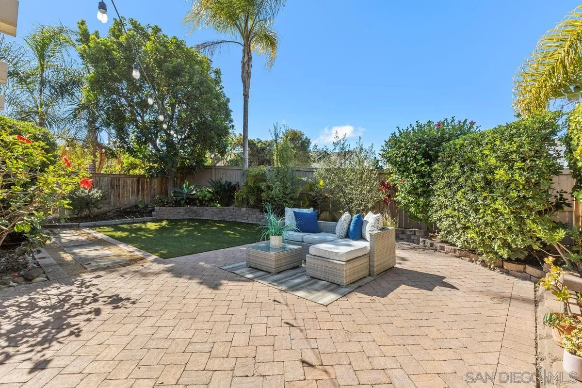 3305 Vivienda Circle