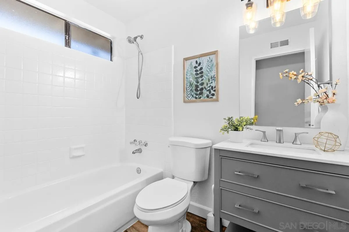 3305 Vivienda Circle