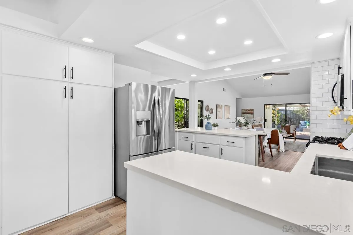 3305 Vivienda Circle