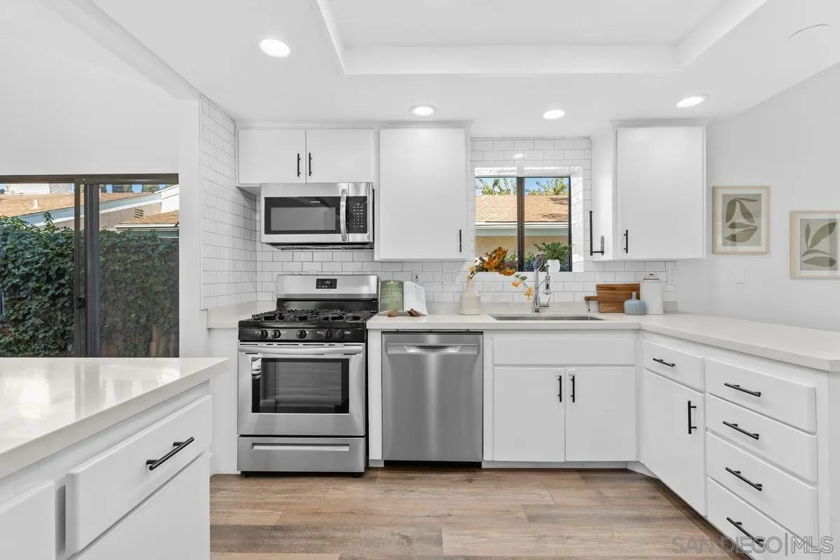 3305 Vivienda Circle