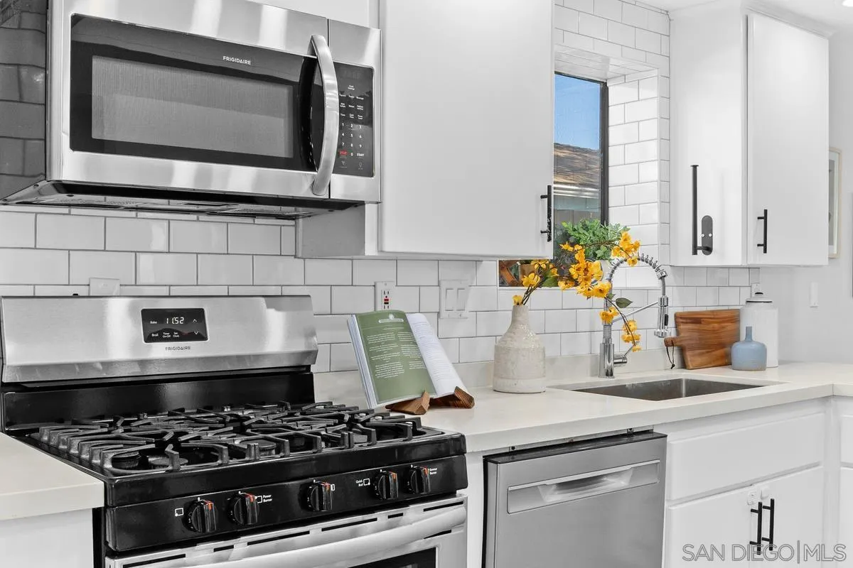 3305 Vivienda Circle