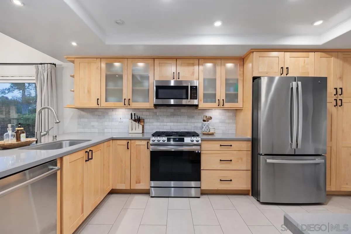 3343 Del Rio Ct