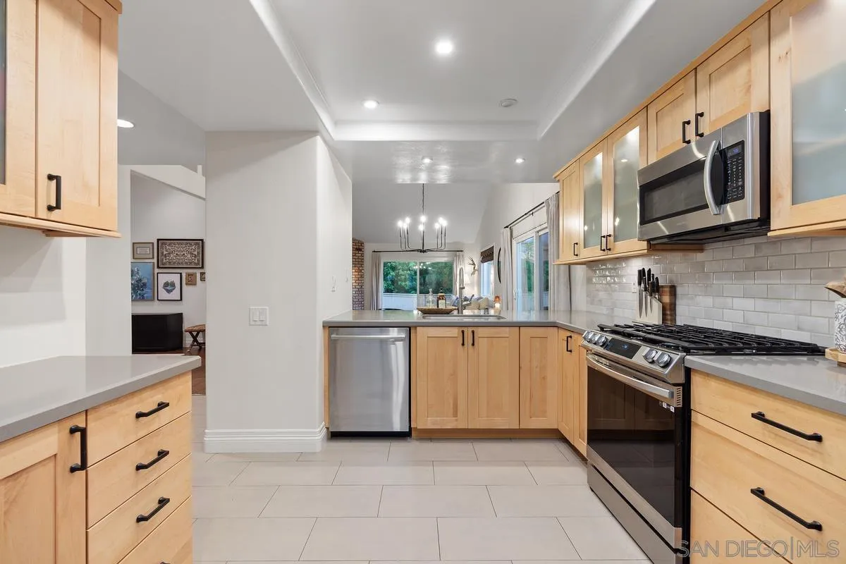 3343 Del Rio Ct