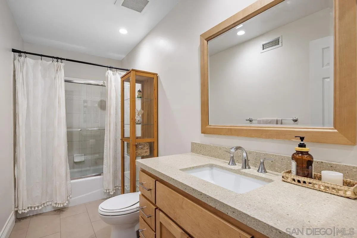 3343 Del Rio Ct