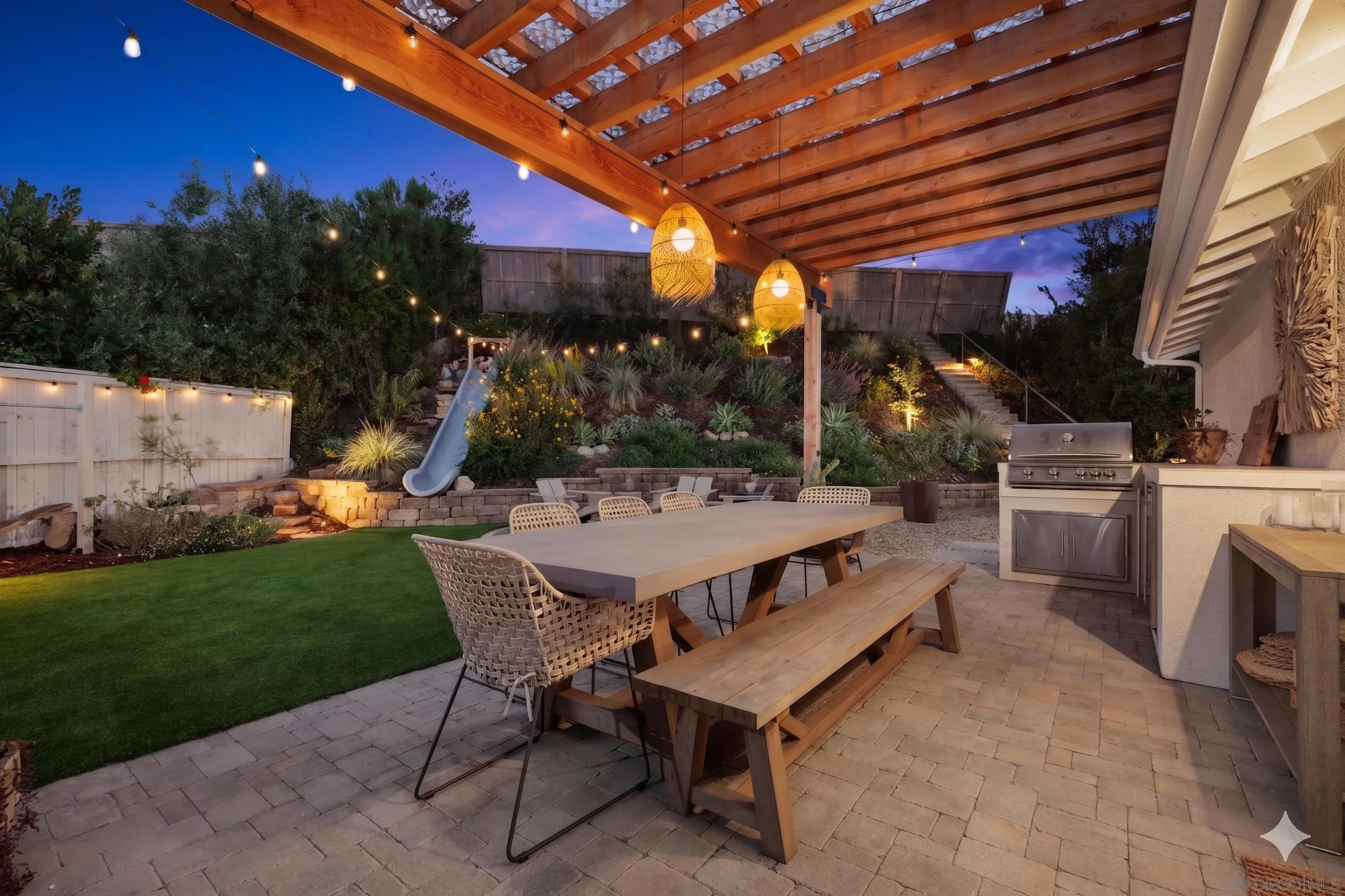3343 Del Rio Ct